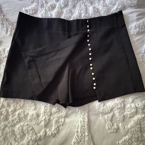ZARA Ladies Black Dress Shorts Skort M Side Zipper Pearl Button Decor